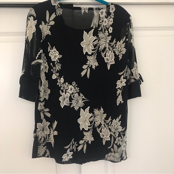 Black and white flower and rhinestone beautiful blouse! Medium! Lightweight mesh - Picture 2 of 6